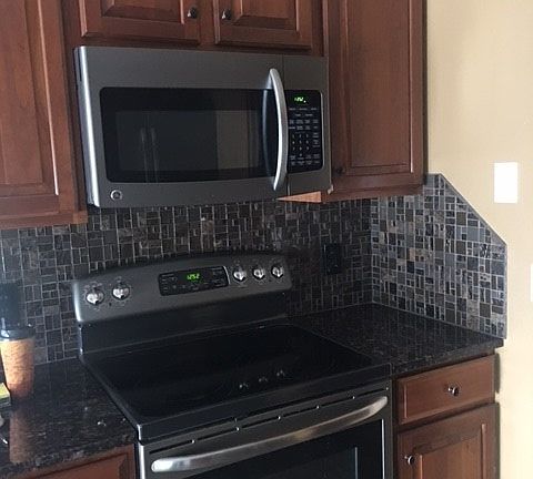 appliances w/tile backsplash