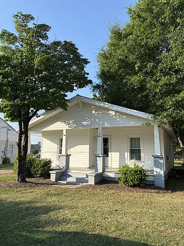 604 E Church St Photo 1