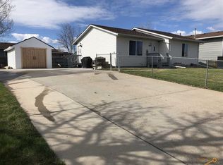 4627 Trail Dr, Rapid City, SD 57703