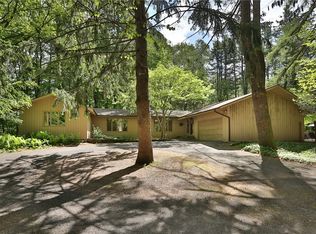 208 Whistle Stop Rd, Pittsford, NY 14534