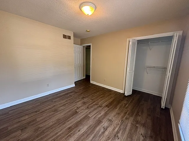 6717 W Friendly Ave — Photo 27