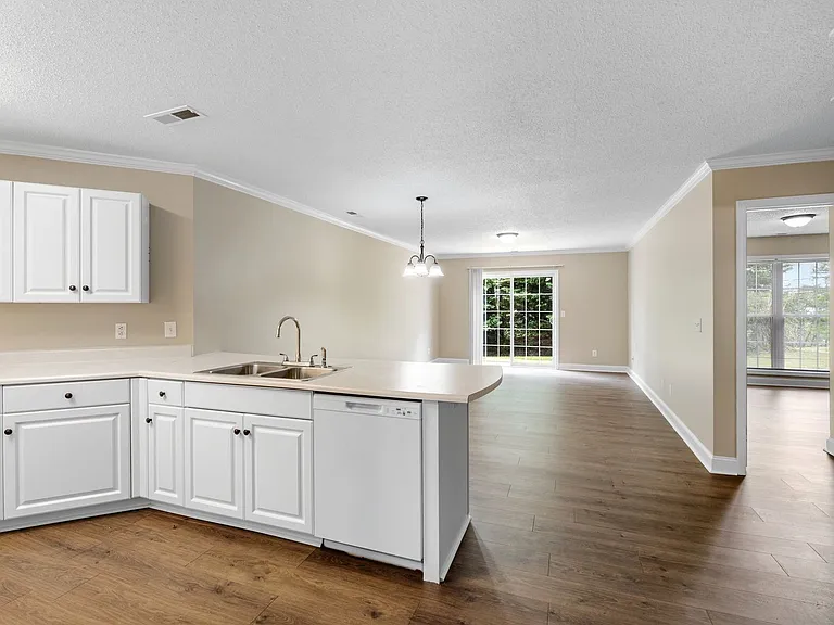10 Whitfield Way — Photo 13
