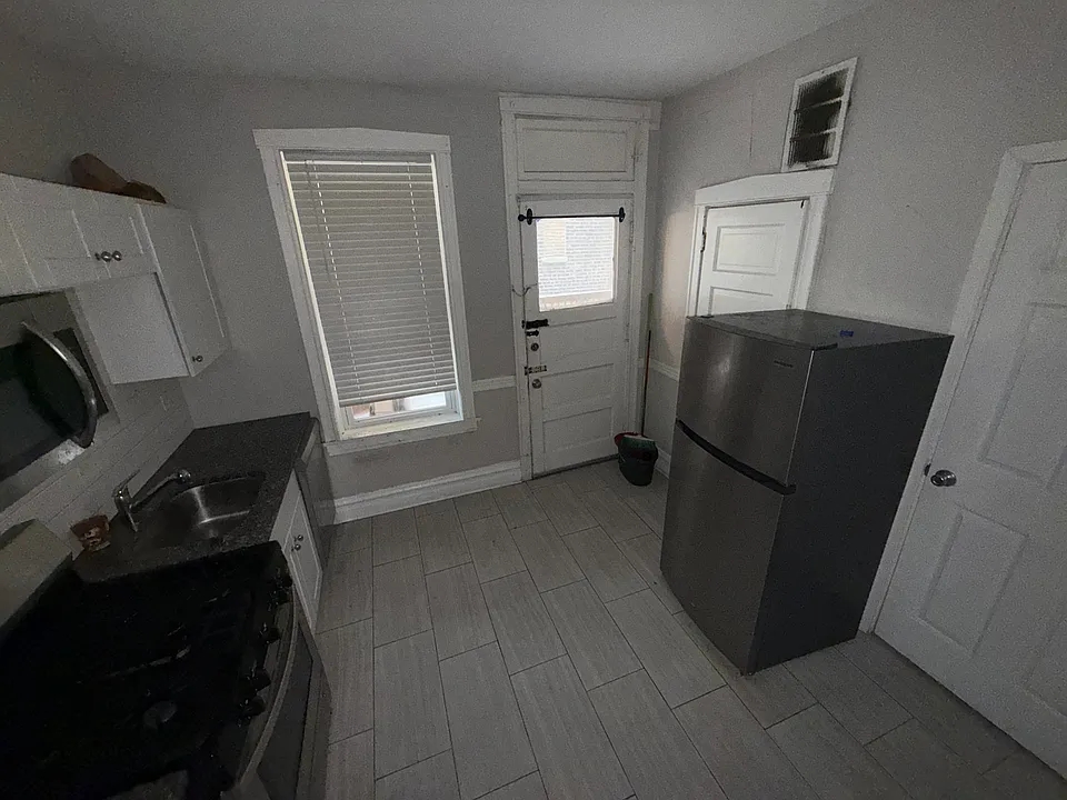 2257 S Oakley Ave #1