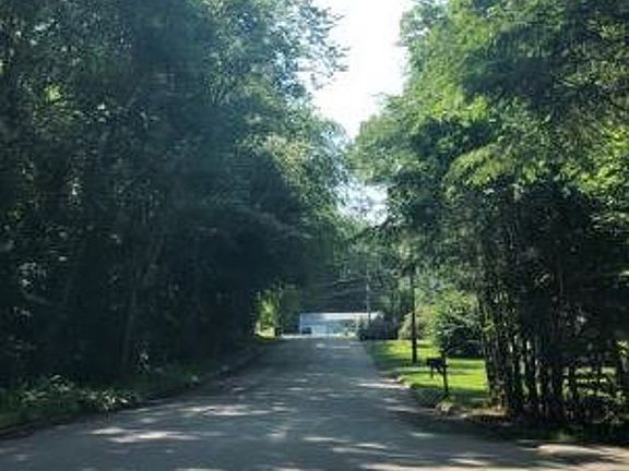 Exterior Neighborhood (street photo)