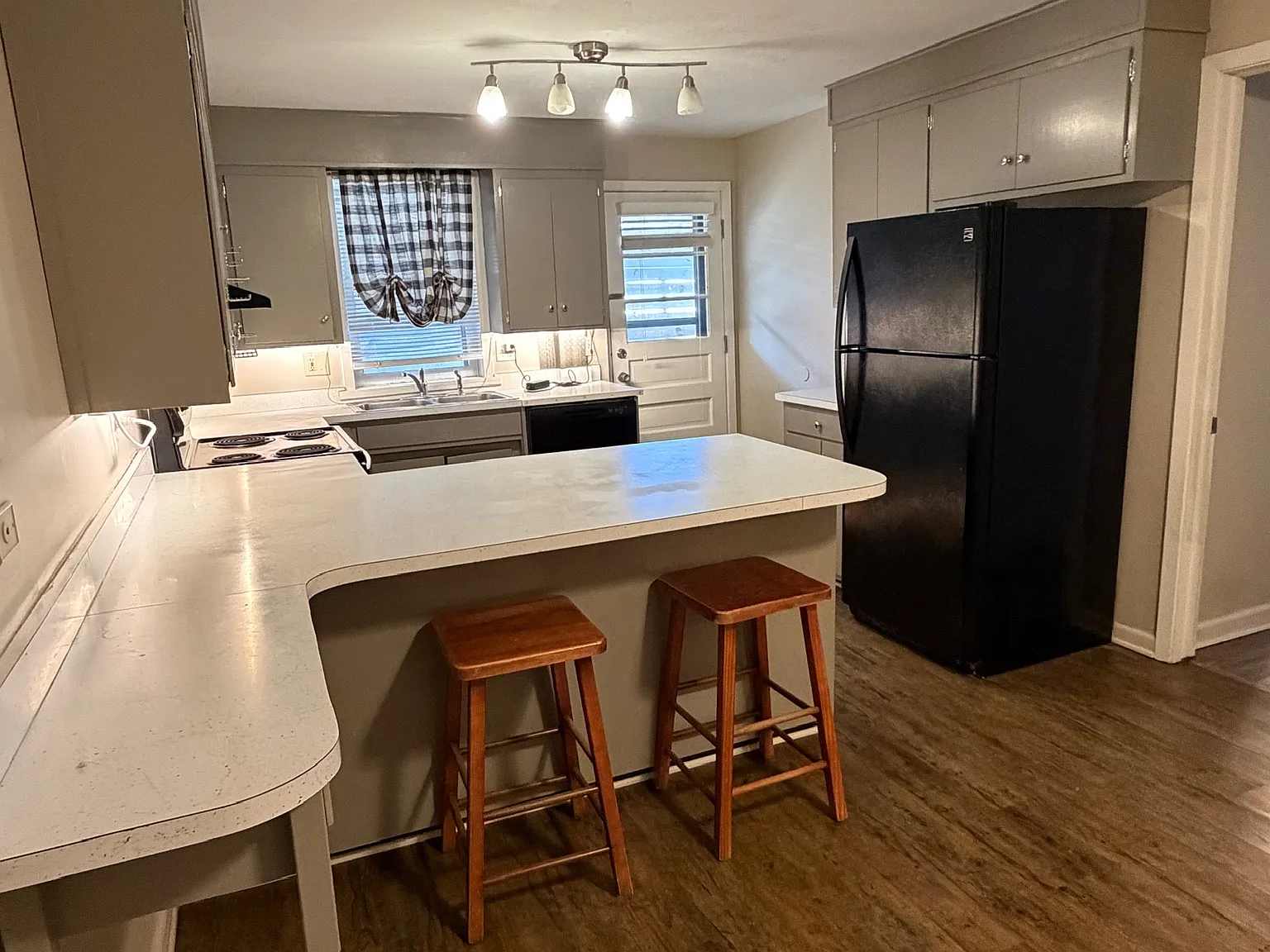 2 bed, 1700 sqft, $1,500 — Photo 4