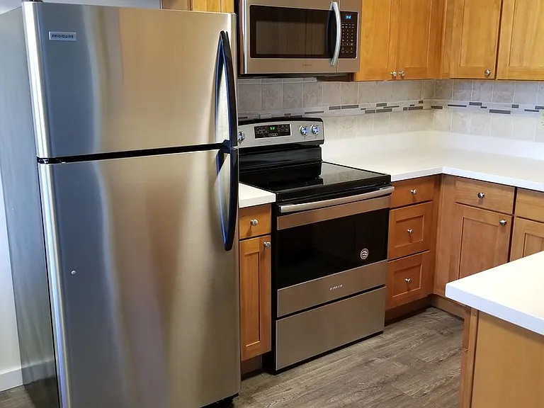 3231 Nassau St — Photo 3
