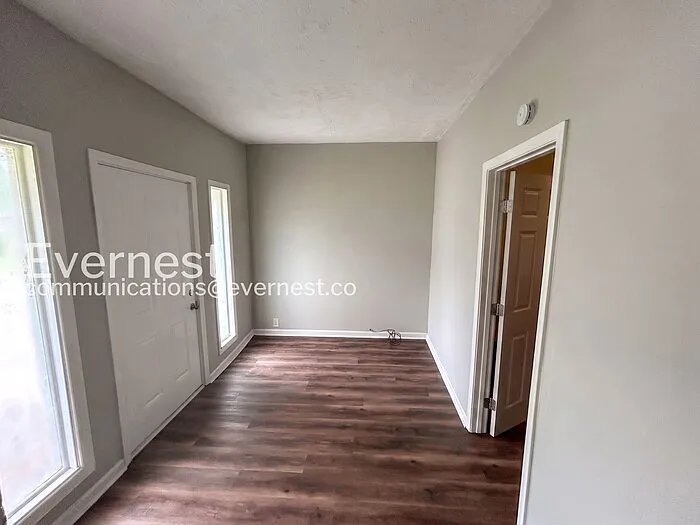 4435 Lincolndale Dr — Photo 17