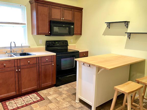 Updated appliances and island with seating ( removable )