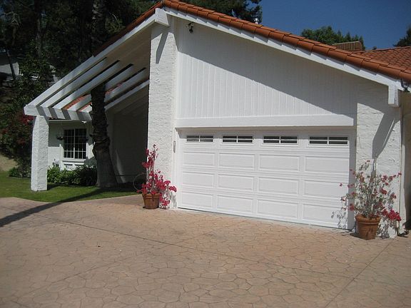 3rd image of 4648 Poe Ave