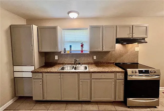 371 Joseph Pl — Photo 2