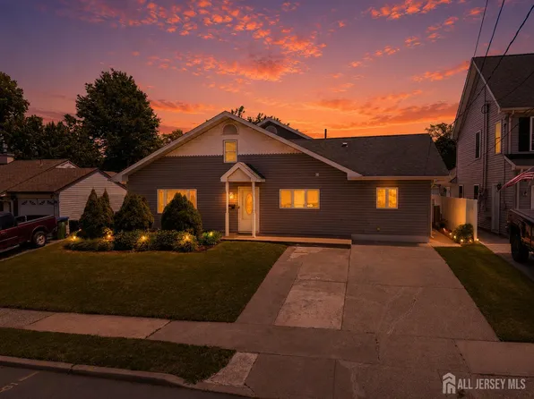 24 Winthrop Rd, Edison, NJ 08817