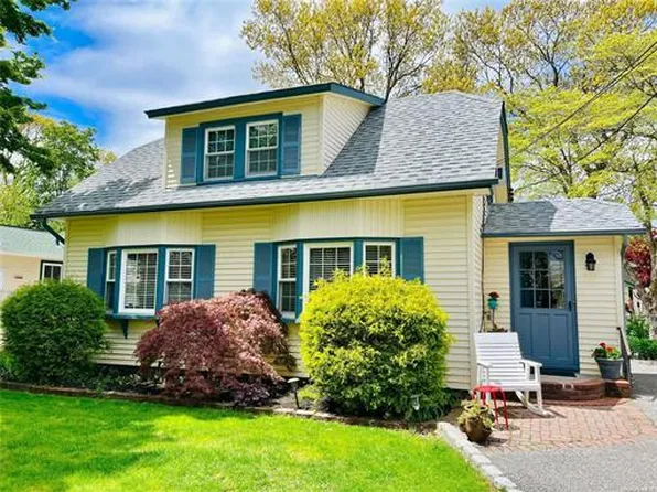 30 Bliss Street, Patchogue, NY 11772