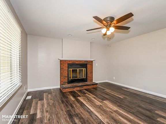4th image of 648 Woodstream Dr