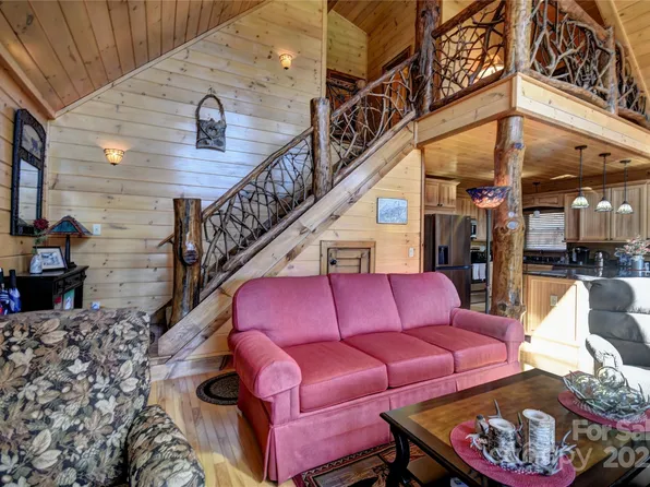 36 Destiny Trl, Maggie Valley, NC 28751