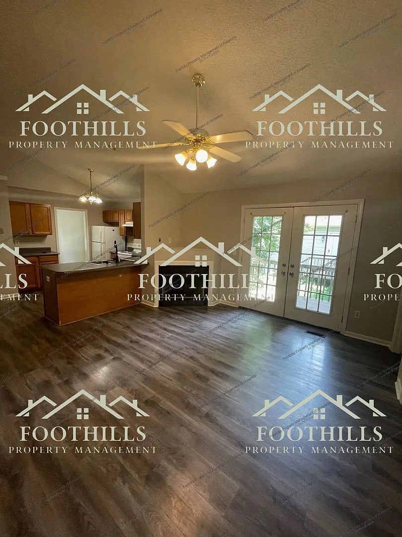 3 bed, 2.0 bath, 1300 sqft, $1,625 — Photo 4