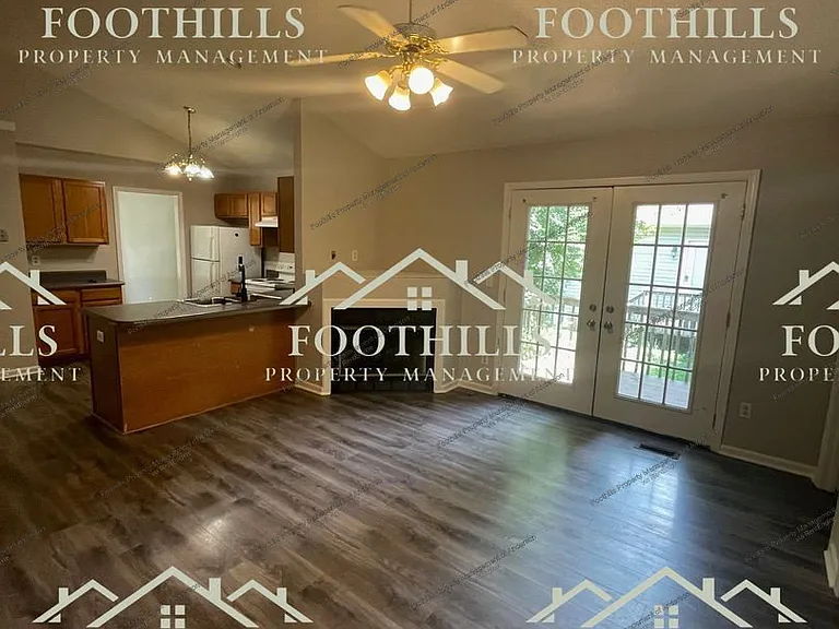129 Ashton Ln — Photo 4