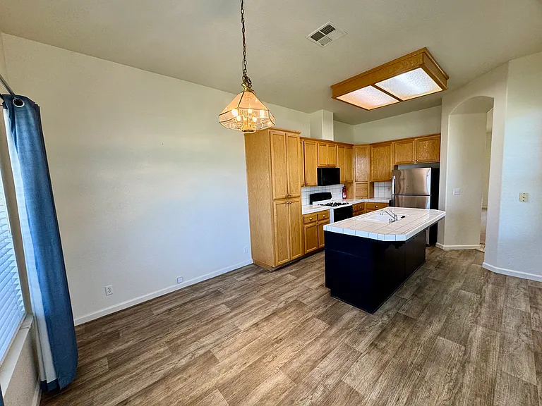 1398 Madelena Ln — Photo 11