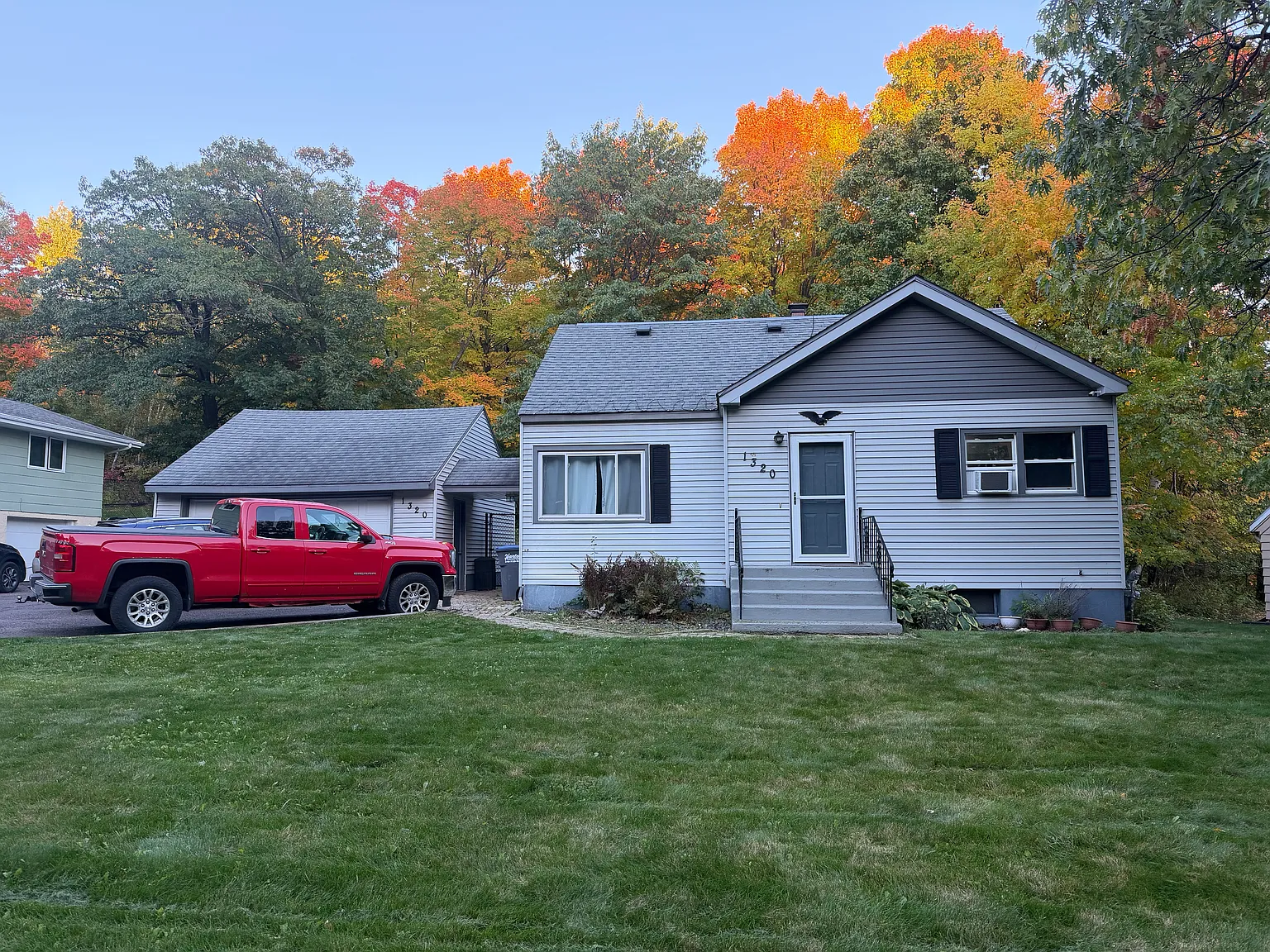 4 bed, 1600 sqft, $2,300 — Photo 1