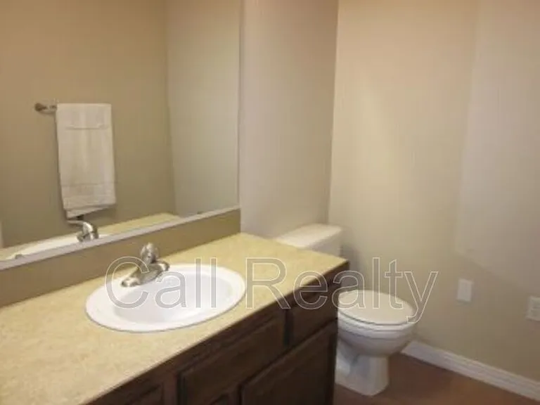 1605 W 13th Ave — Photo 6
