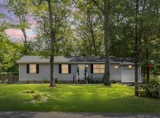 129 W Bartlett Rd, Middle Island, NY 11953