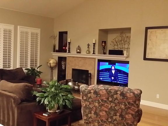 Family Room w/ fireplace