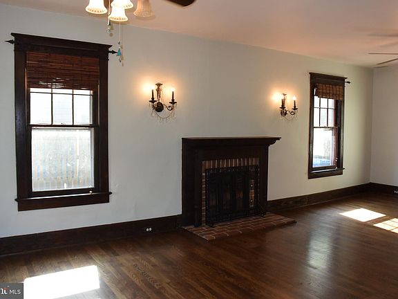 3rd image of 407 Hume Ave