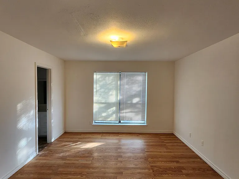 429 Benjamin St — Photo 10