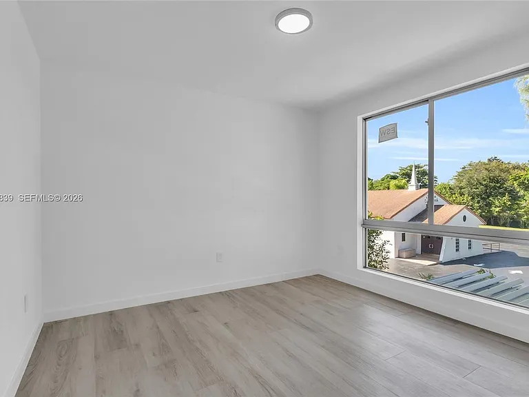 3204 Plaza St — Photo 6