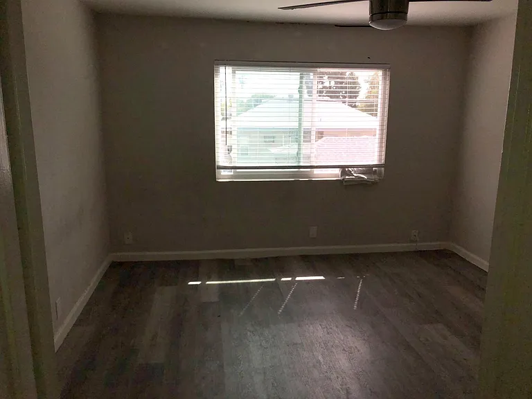 210 W Lemon Ave — Photo 14