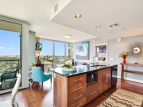 300 Bowie St Photo 1