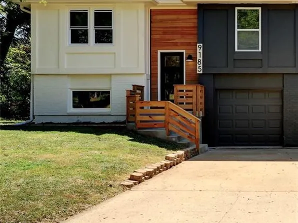 9185 W 85th St, Overland Park, KS 66212