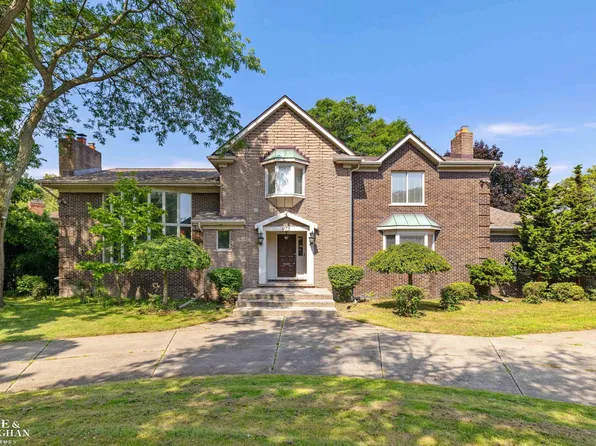 975 Lake Shore Rd, Grosse Pointe Shores, MI 48236