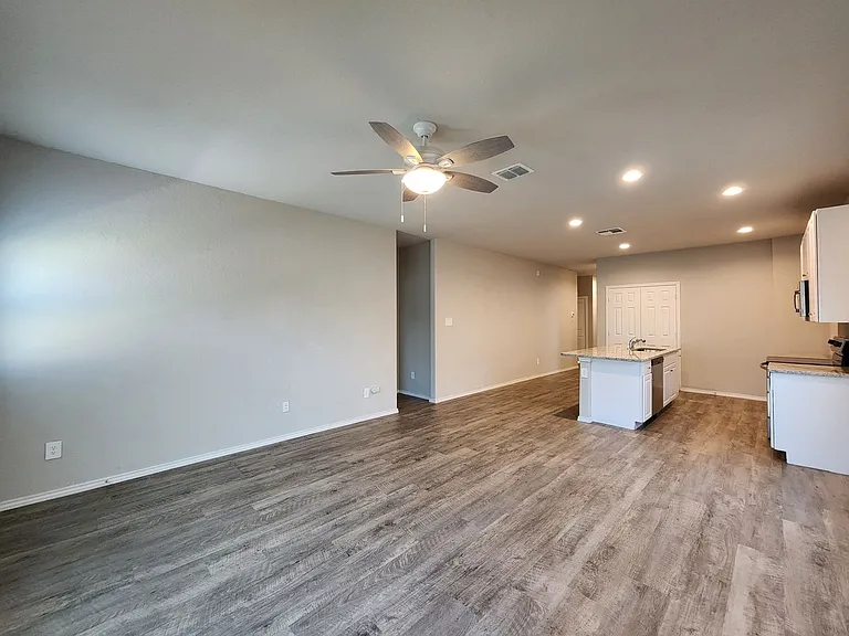 621 Jennifer Cv — Photo 7