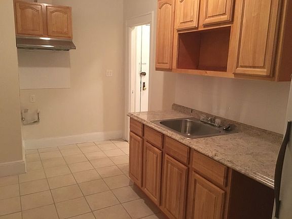 2nd image of 2314 28th St APT C4