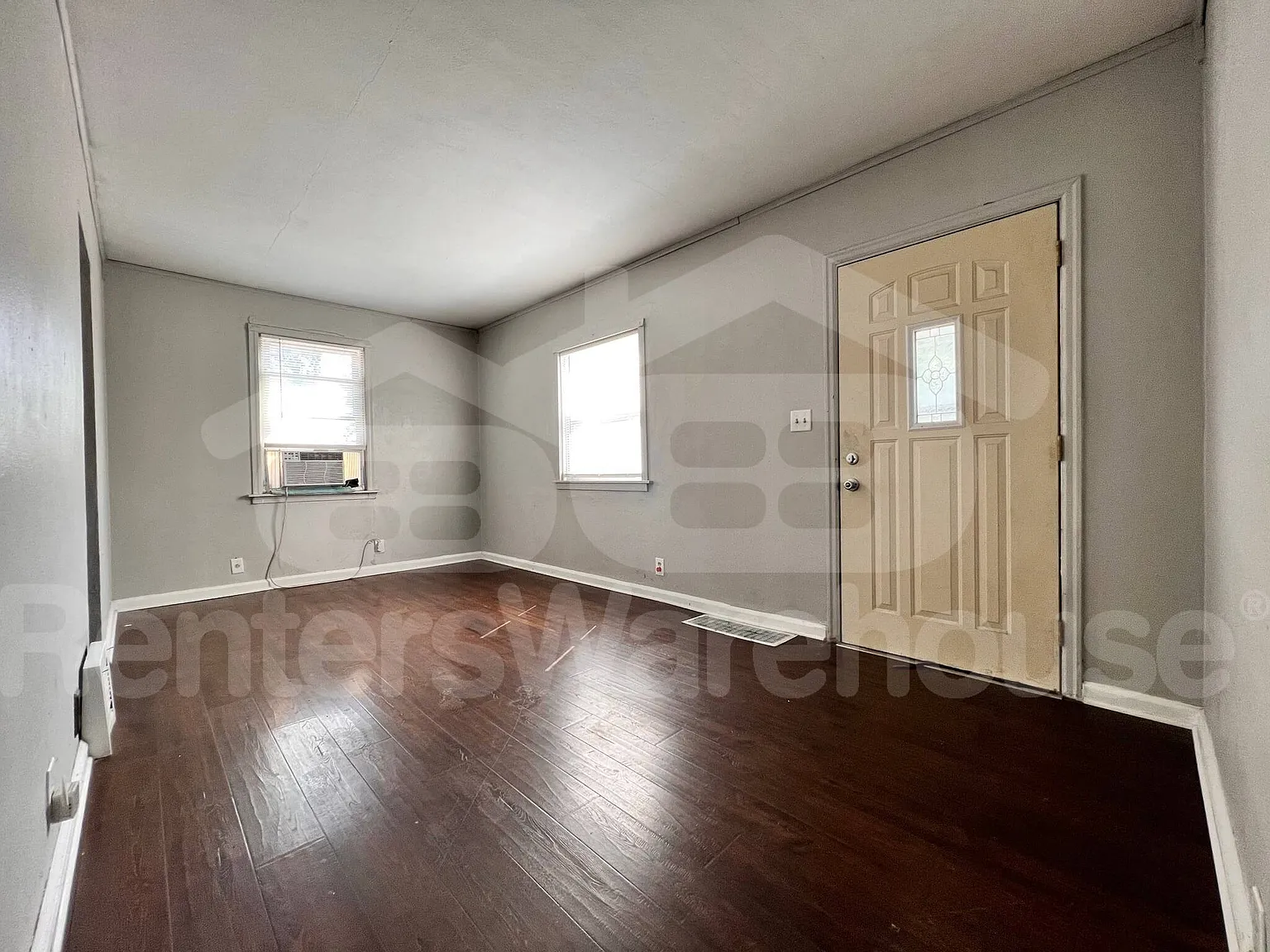 Nice 2 Bedroom Home w/Fenced-in Yard — Photo 4