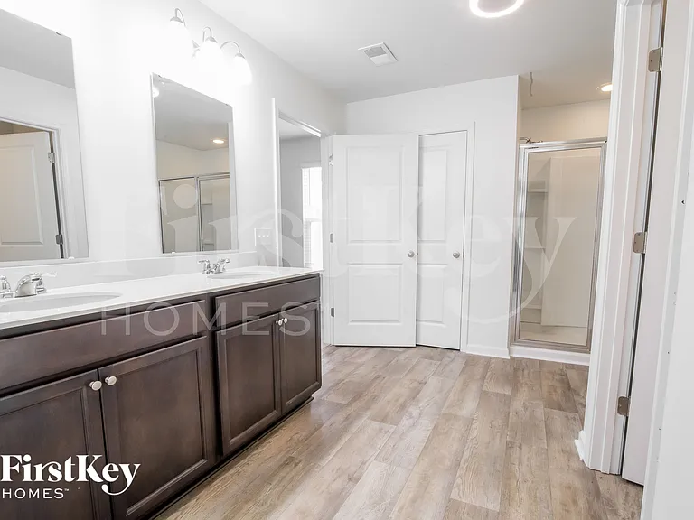 114 Whispering Wood Dr — Photo 9