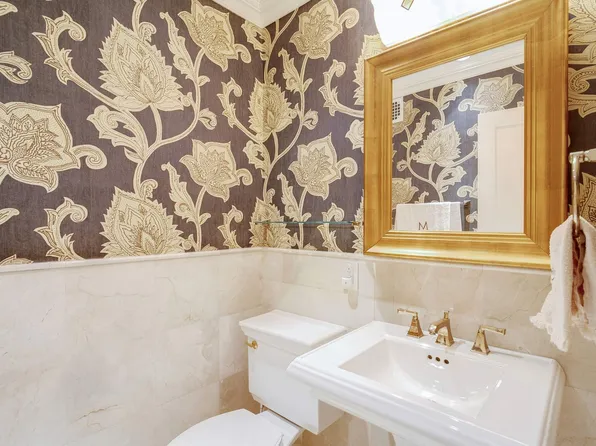 300 East 74th Street image 6 of 9