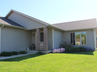 313 4th St, Brooklyn, WI 53521