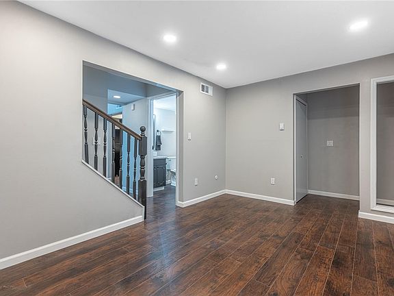 4th image of 122 Commons Ave
