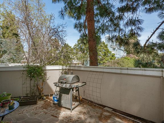 4th image of 942 Barber Ln