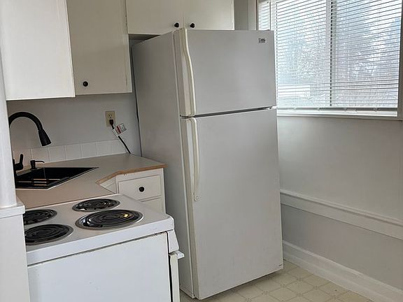 2nd image of 2210 C St #5