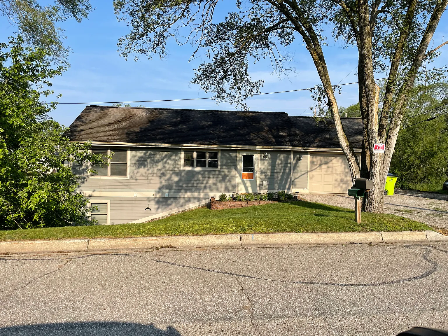 3 bed, 1492 sqft, $2,500 — Photo 1
