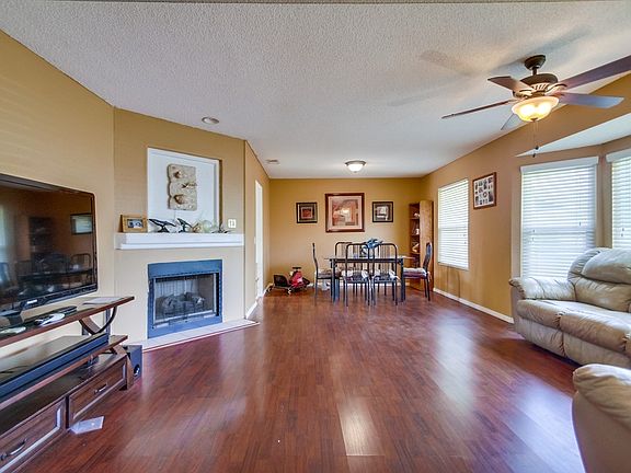 2nd image of 1425 Hollyhock Ave
