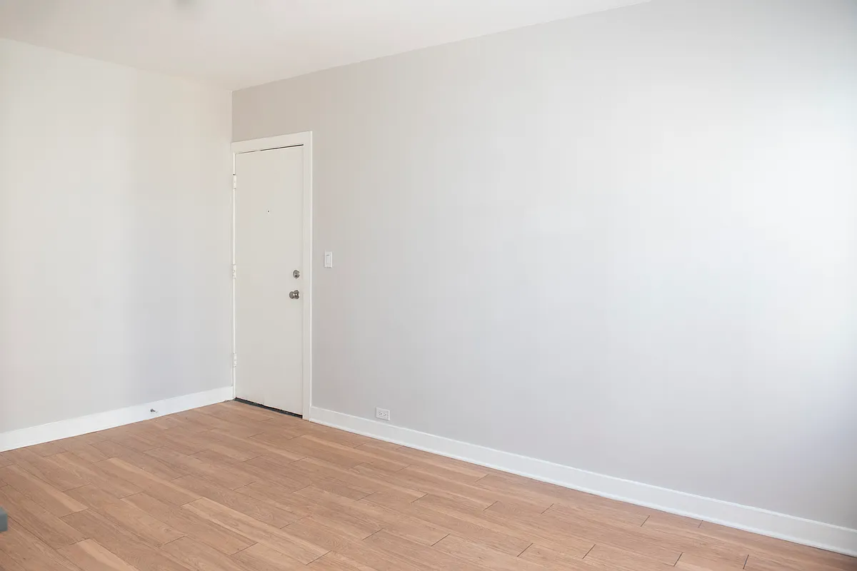 Building Photo - 511 W Belmont Ave #2