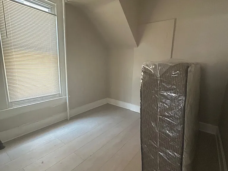 240 William St #1 — Photo 8