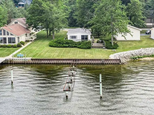 5974 W Longbridge Rd, Pentwater, MI 49449