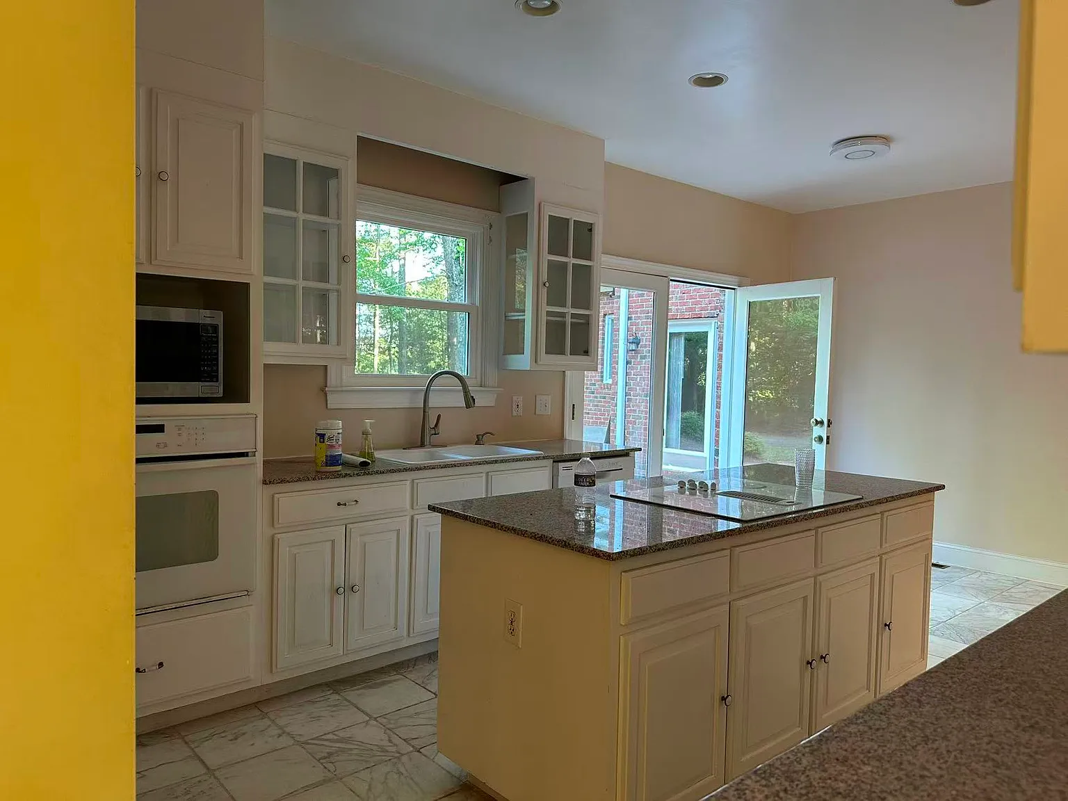 5 bed, 6194 sqft, $7,380 — Photo 3