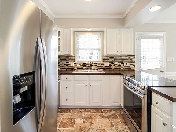 3rd image of 1114 Bridgewater Dr