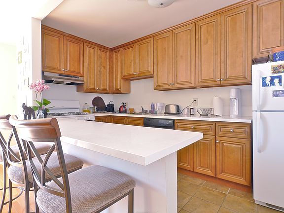 5th image of 1316 12th St APT 10