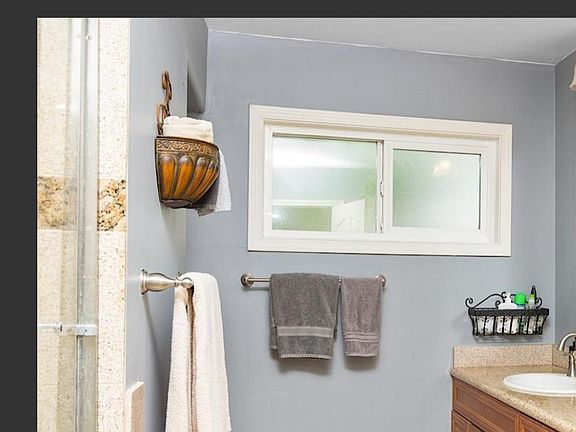4th image of 5980 Sorrel Ave